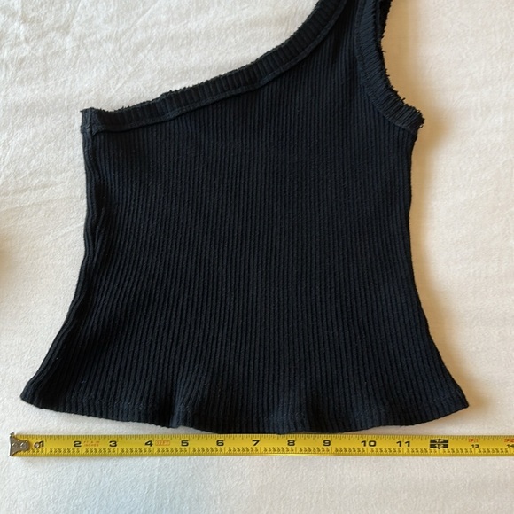 NWOT UO Women’s One Shoulder Ribbed Crop Top in Black Size M - Picture 4 of 10